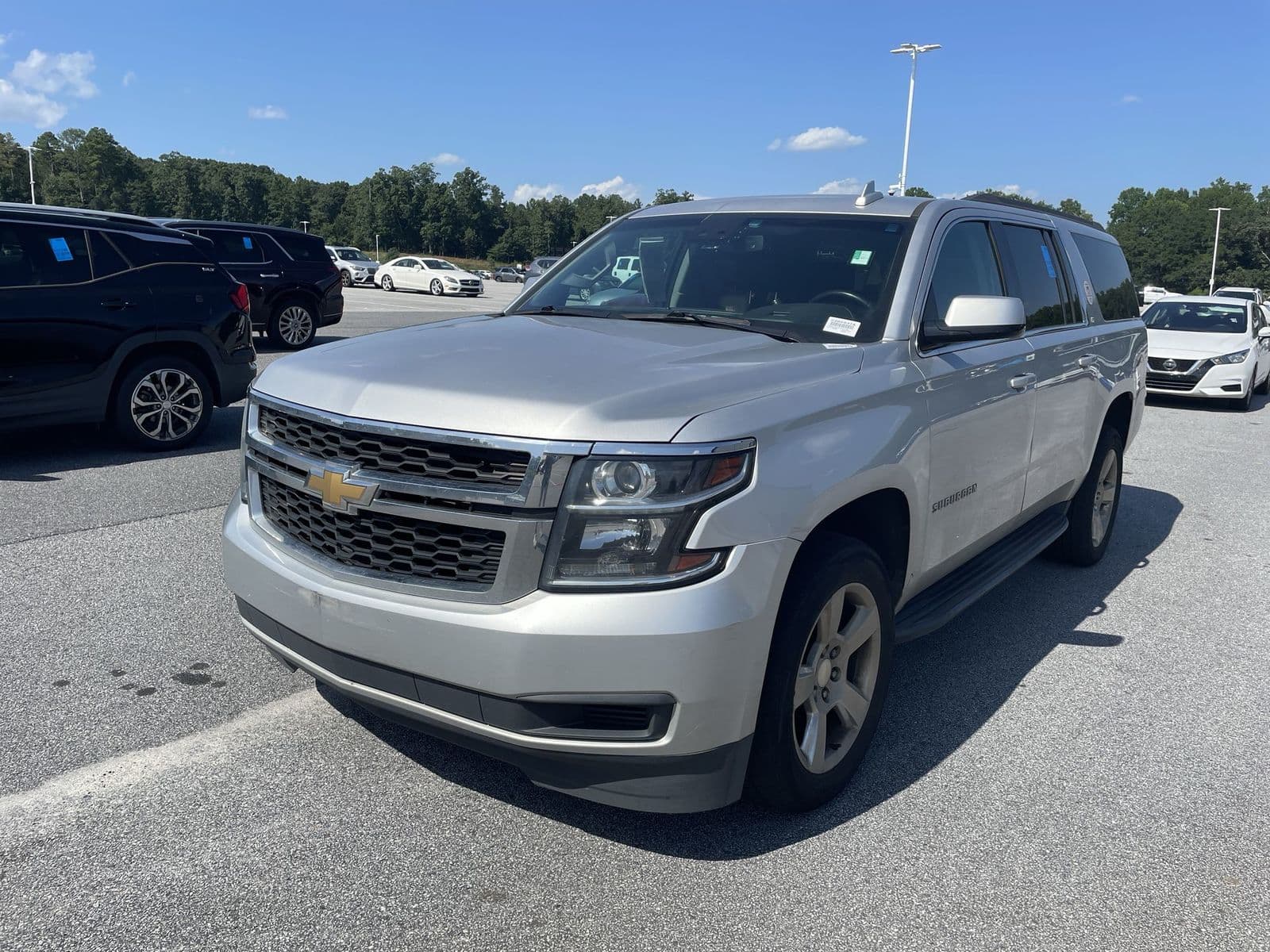 2020 Chevrolet Suburban LT photo 1